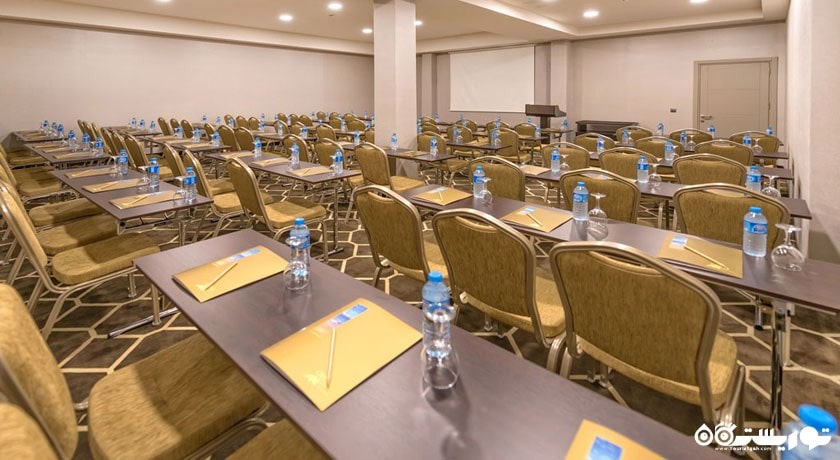 سالن برگزاری همایش و جلسات